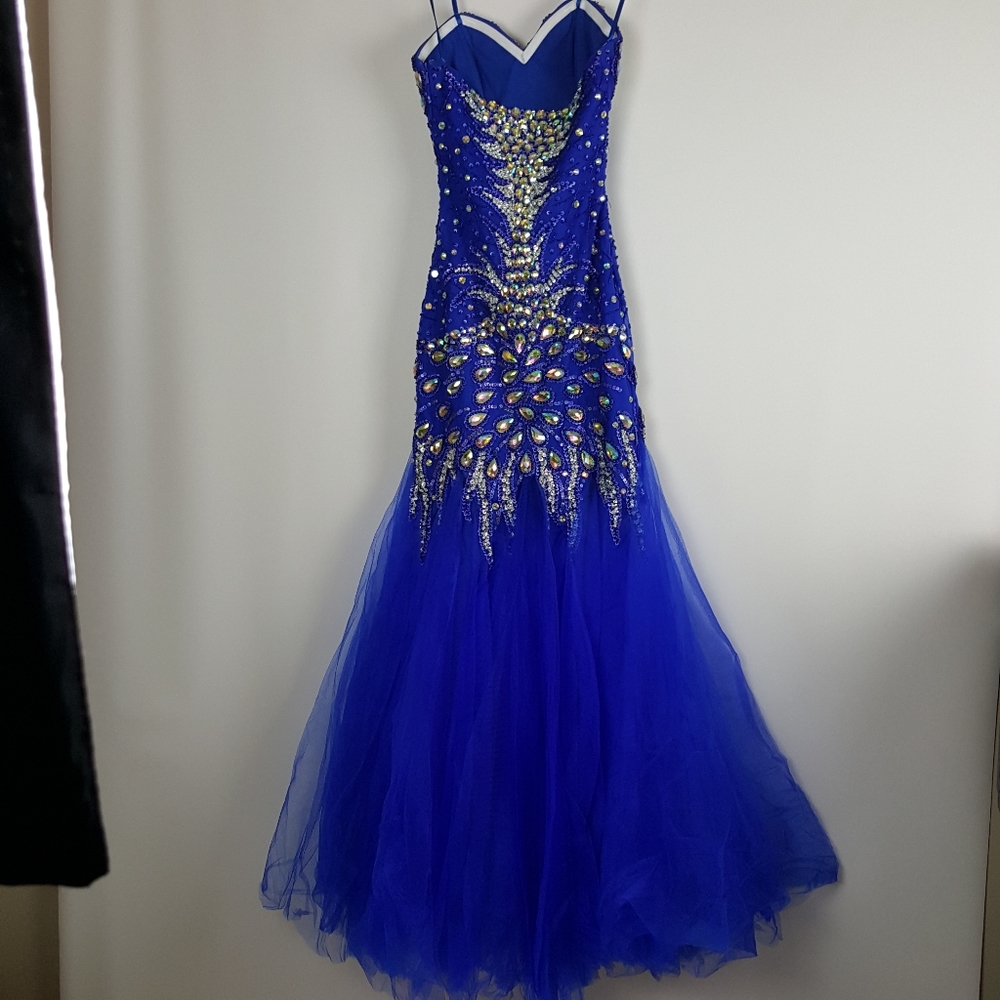Angela & Alison Prom dress - Picture 5 of 11